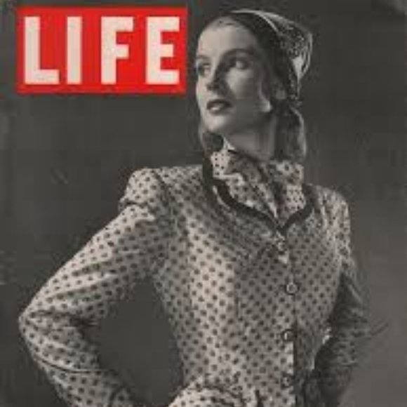 HATTIE CARNEGIE Vintage FLOWER BROOCH Pin Red Enamel Costume Jewelry - Picture 9 of 9